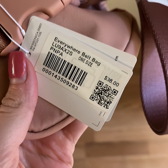 Lululemon everywhere  belt bag with extended strap pink  pastel new Fanny pack - Picture 5 of 5